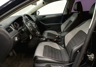 Подержанный автомобиль Volkswagen Jetta Sedan 2014 года (19 фото)