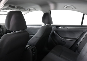 Подержанный автомобиль Volkswagen Jetta Sedan 2014 года (8 фото)