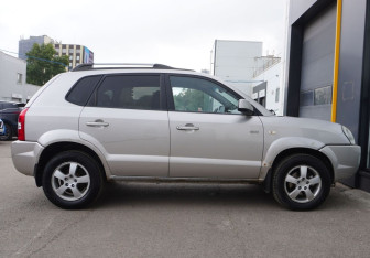 Подержанный автомобиль Hyundai Tucson 2006 года (4 фото)