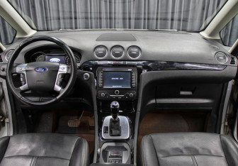 Подержанный автомобиль Ford Galaxy 2014 года (16 фото)