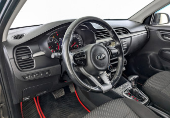Подержанный автомобиль Kia Rio Hatchback 2018 года (16 фото)