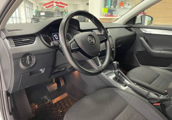 Подержанный автомобиль Skoda Octavia Liftback 2020 года (12 фото)