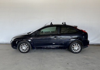 Подержанный автомобиль Ford Focus Hatchback 2005 года (4 фото)