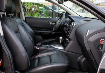 Подержанный автомобиль Nissan Qashqai 2008 года (11 фото)