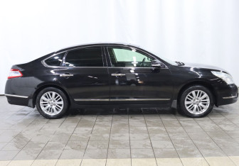 Подержанный автомобиль Nissan Teana 2012 года (7 фото)