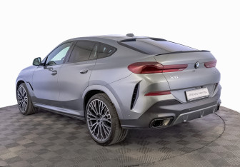Подержанный автомобиль BMW X6 2025 года (7 фото)