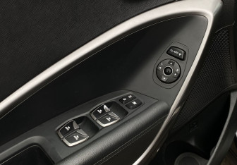 Подержанный автомобиль Hyundai Santa Fe 2017 года (18 фото)