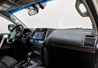 Подержанный автомобиль Toyota Land Cruiser Prado 2021 года (13 фото)