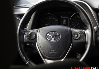 Подержанный автомобиль Toyota RAV4 2019 года (12 фото)