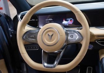 Подержанный автомобиль Voyah Free 2022 года (18 фото)