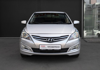 Подержанный автомобиль Hyundai Solaris Hatchback 2015 года (2 фото)