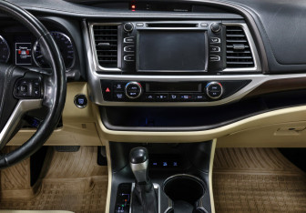 Подержанный автомобиль Toyota Highlander 2014 года (12 фото)