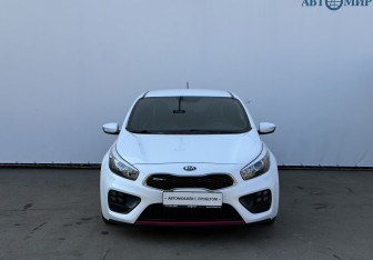 Подержанный автомобиль Kia Ceed GT 2015 года (2 фото)