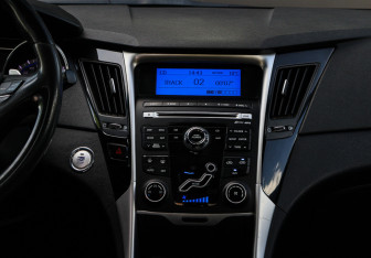 Подержанный автомобиль Hyundai Sonata 2010 года (11 фото)
