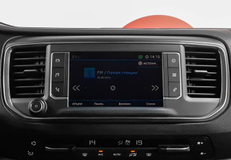 Подержанный автомобиль Peugeot Traveller 2018 года (14 фото)