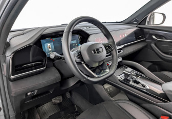 Подержанный автомобиль Geely Monjaro 2024 года (16 фото)