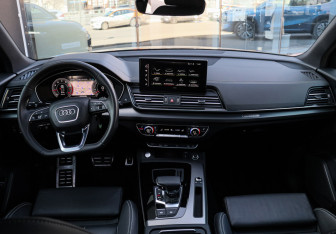 Подержанный автомобиль Audi Q5 2023 года (12 фото)