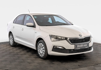 Подержанный автомобиль Skoda Rapid Liftback 2022 года (3 фото)