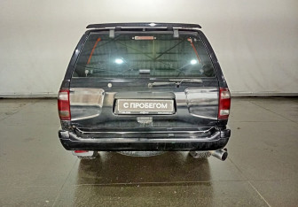 Подержанный автомобиль Nissan Pathfinder 1998 года (6 фото)
