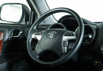 Подержанный автомобиль Toyota Highlander 2013 года (11 фото)
