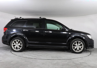 Подержанный автомобиль Dodge Journey 2011 года (4 фото)