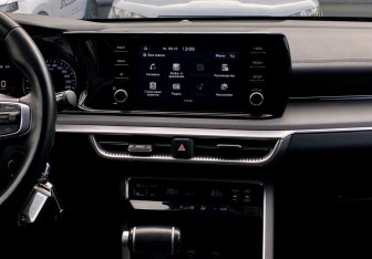 Подержанный автомобиль Kia K5 2020 года (12 фото)