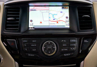 Подержанный автомобиль Nissan Pathfinder 2014 года (15 фото)