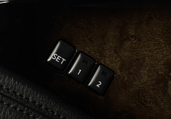 Подержанный автомобиль Infiniti QX56 2013 года (19 фото)