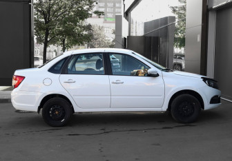 Подержанный автомобиль LADA (ВАЗ) Granta Sedan 2023 года (4 фото)