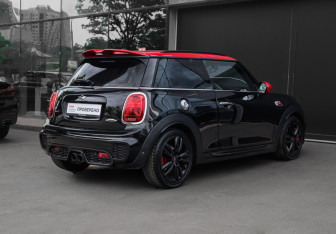 Подержанный автомобиль MINI Hatch 2016 года (4 фото)