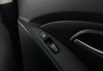 Подержанный автомобиль Hyundai ix35 2012 года (23 фото)