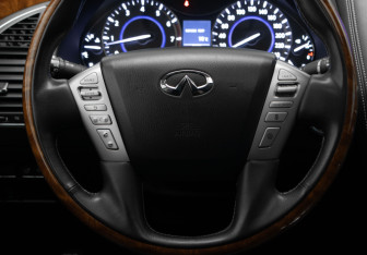 Подержанный автомобиль Infiniti QX80 2017 года (10 фото)