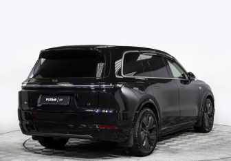 Подержанный автомобиль LiXiang L9 2024 года (5 фото)