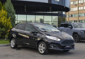 Подержанный автомобиль Ford Fiesta Sedan 2018 года (3 фото)