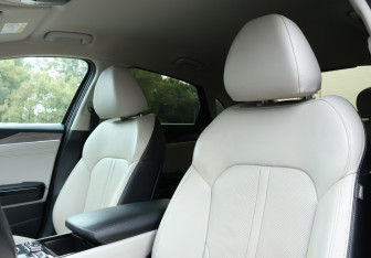 Подержанный автомобиль Kia K5 2020 года (14 фото)