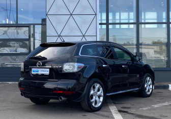 Подержанный автомобиль Mazda CX-7 2010 года (5 фото)