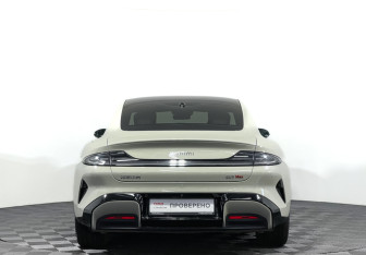 Подержанный автомобиль Xiaomi SU7 2024 года (6 фото)