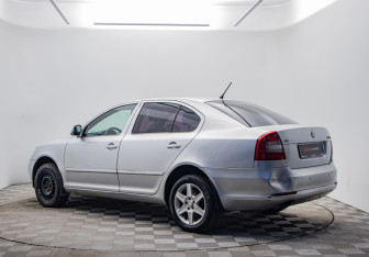 Подержанный автомобиль Skoda Octavia Liftback 2011 года (7 фото)