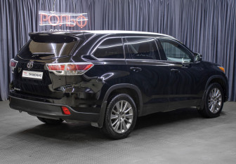 Подержанный автомобиль Toyota Highlander 2013 года (5 фото)
