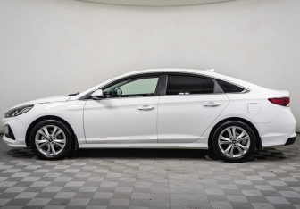Подержанный автомобиль Hyundai Sonata 2019 года (8 фото)
