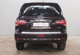 Подержанный автомобиль Infiniti QX80 2016 года (6 фото)