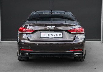 Подержанный автомобиль Hyundai Genesis 2015 года (5 фото)