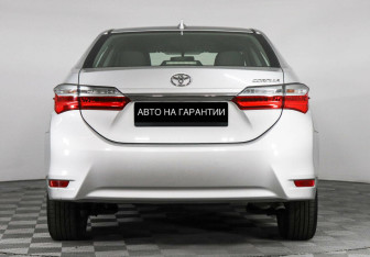 Подержанный автомобиль Toyota Corolla Sedan 2017 года (4 фото)