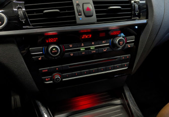 Подержанный автомобиль BMW X4 2015 года (28 фото)