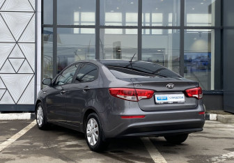 Подержанный автомобиль Kia Rio Sedan 2016 года (7 фото)