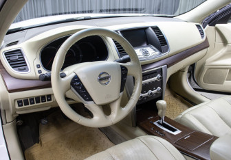 Подержанный автомобиль Nissan Teana 2012 года (16 фото)