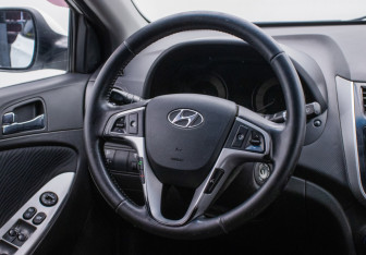 Подержанный автомобиль Hyundai Solaris Sedan 2012 года (15 фото)