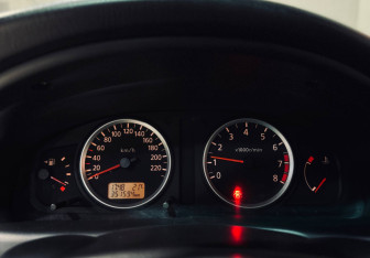 Подержанный автомобиль Nissan Almera Sedan 2005 года (8 фото)