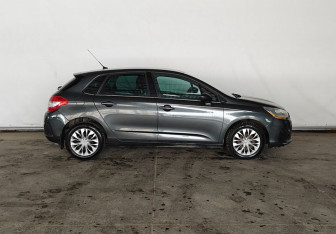 Подержанный автомобиль Citroen C4 Hatchback 2012 года (7 фото)