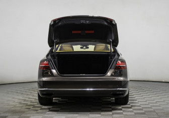 Подержанный автомобиль Audi A8 2014 года (24 фото)